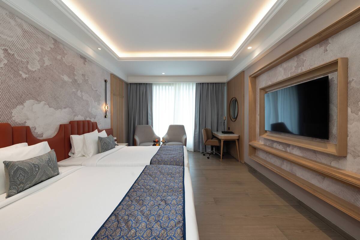 Executive Room | Premium bedding, minibar, in-room safe, desk