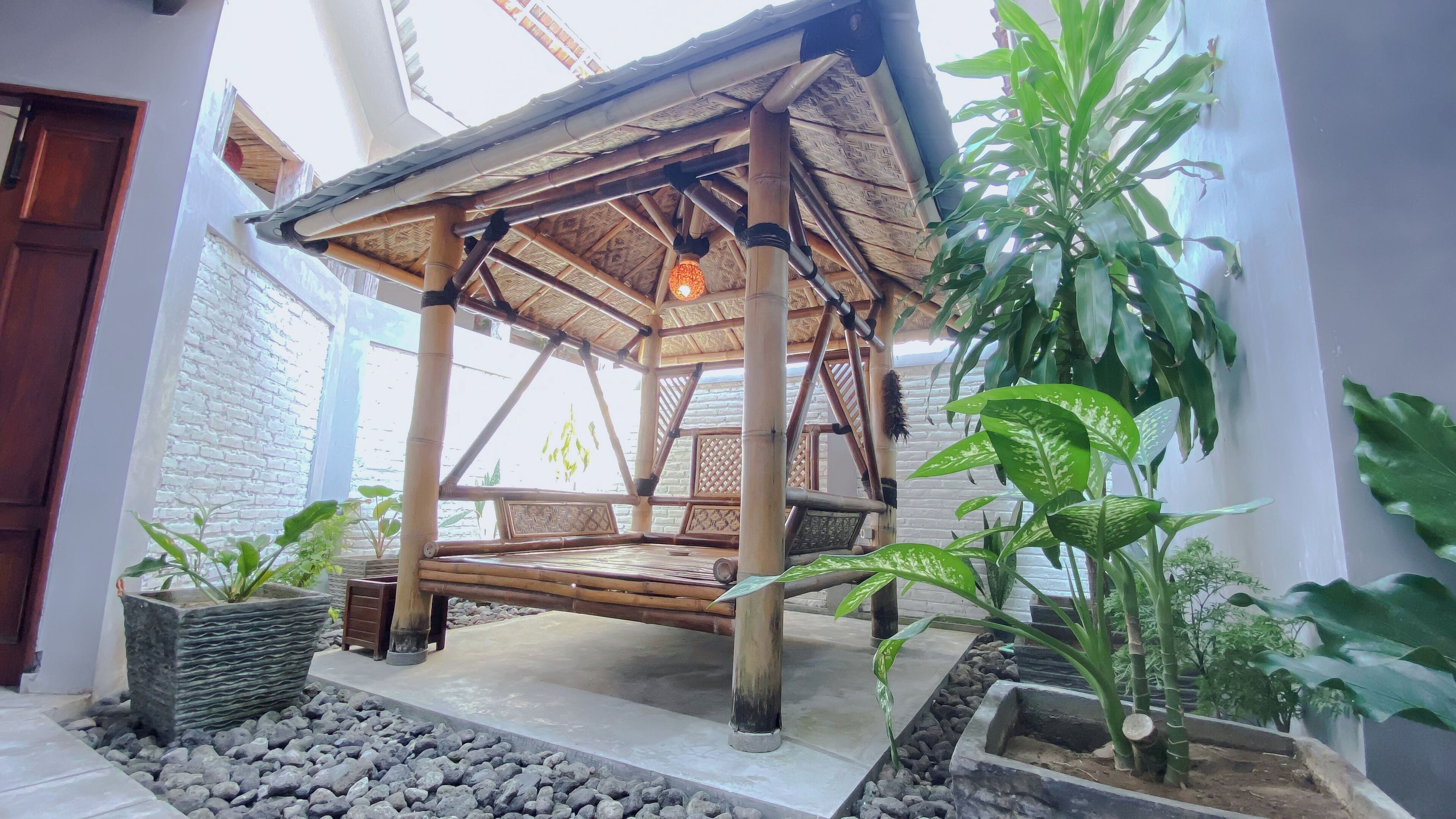 Deluxe Double or Twin Room, Balcony, Garden View | Living area