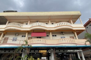 Exterior detail - Hotel O near RSUD Embung Fatimah formerl (Batam)