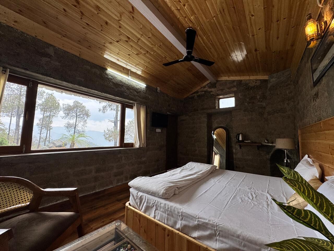 Premier Cottage | Iron/ironing board, free WiFi