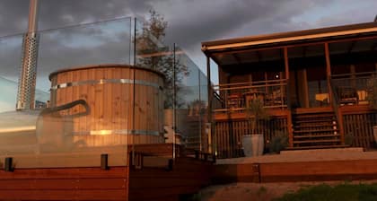 Stunning Cabin with a Private Hot Tub and Views of Bunya Mountain, Perfect for a Queensland Getaway