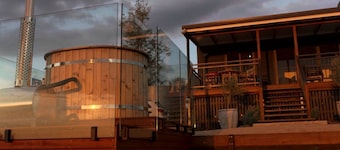 Stunning Cabin with a Private Hot Tub and Views of Bunya Mountain, Perfect for a Queensland Getaway