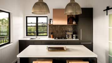 Fridge, oven, stovetop, coffee/tea maker