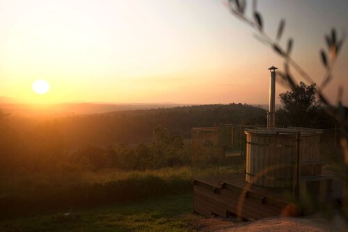 Stunning Cabin with a Private Hot Tub and Views of Bunya Mountain, Perfect for a Queensland Getaway