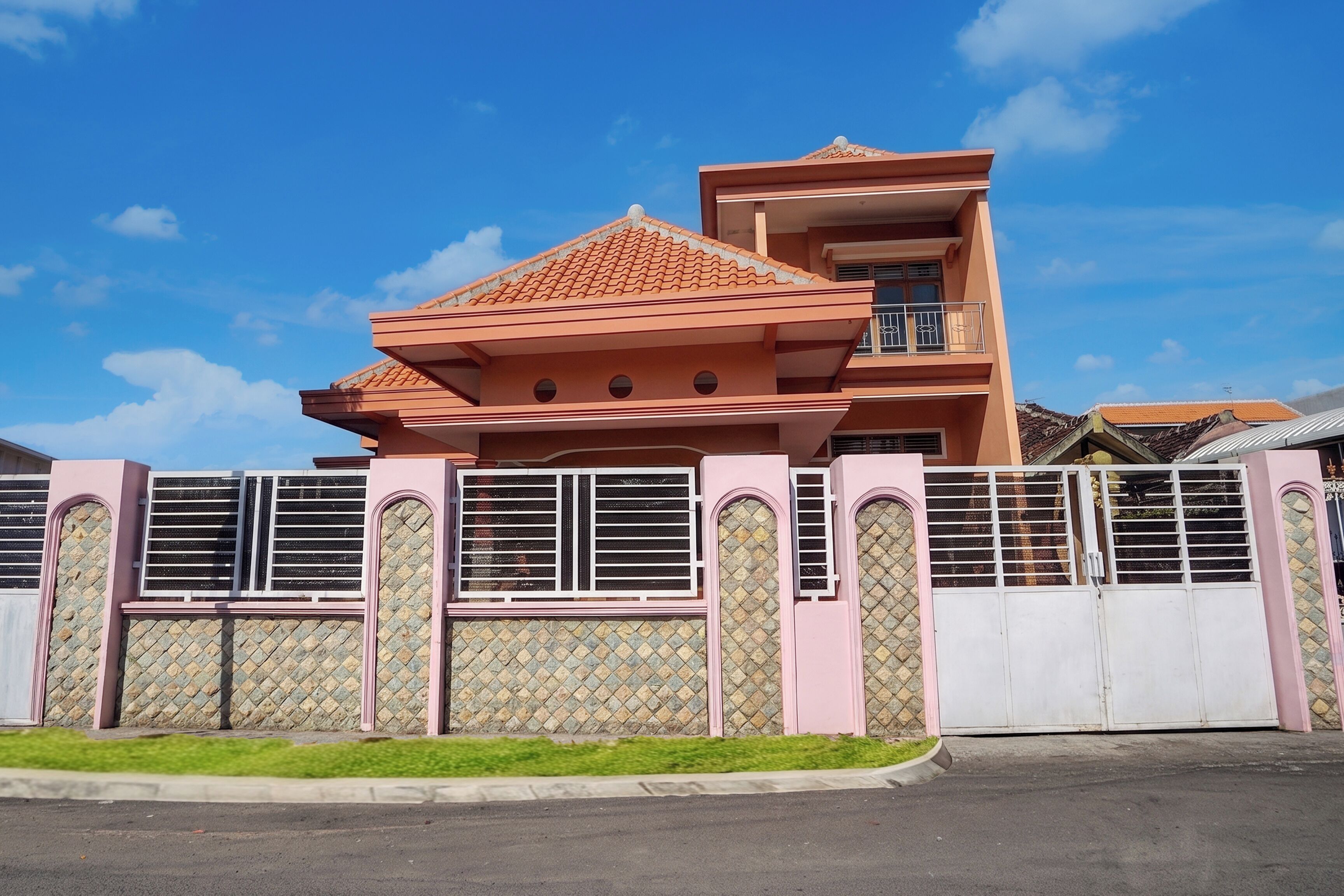 Mặt tiền nơi lưu trú