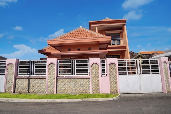 Oyo 95290 Incess Diana Syariah - Probolinggo