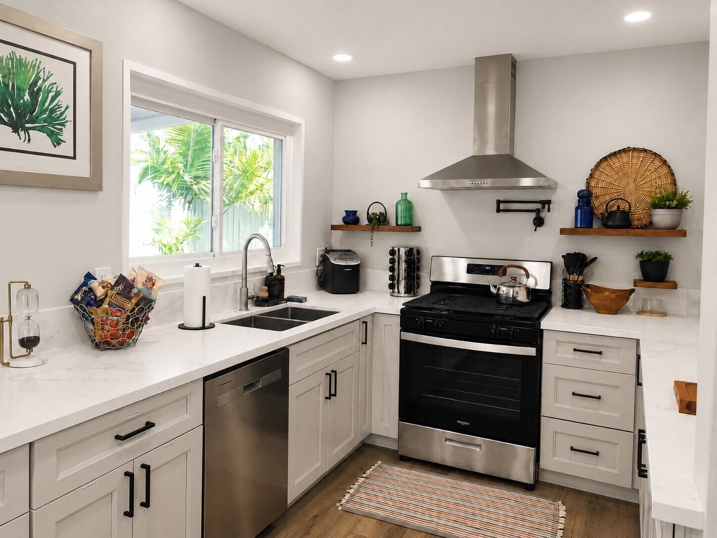 Coffee/tea maker, fridge, microwave, oven