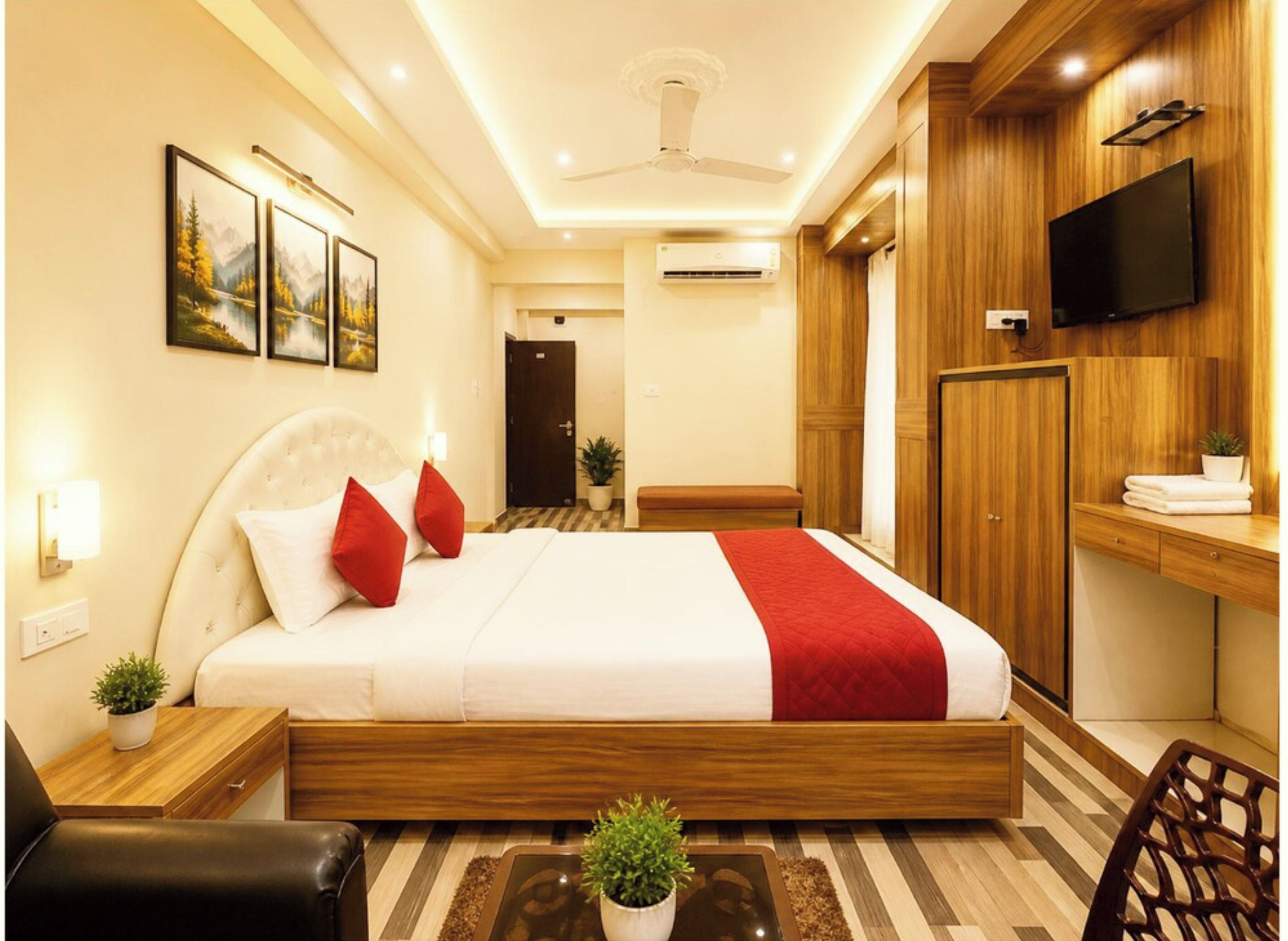 Hypo-allergenic bedding, desk, soundproofing, free WiFi