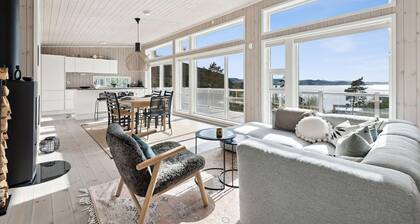 4 bedroom beautiful home in åsenfjord