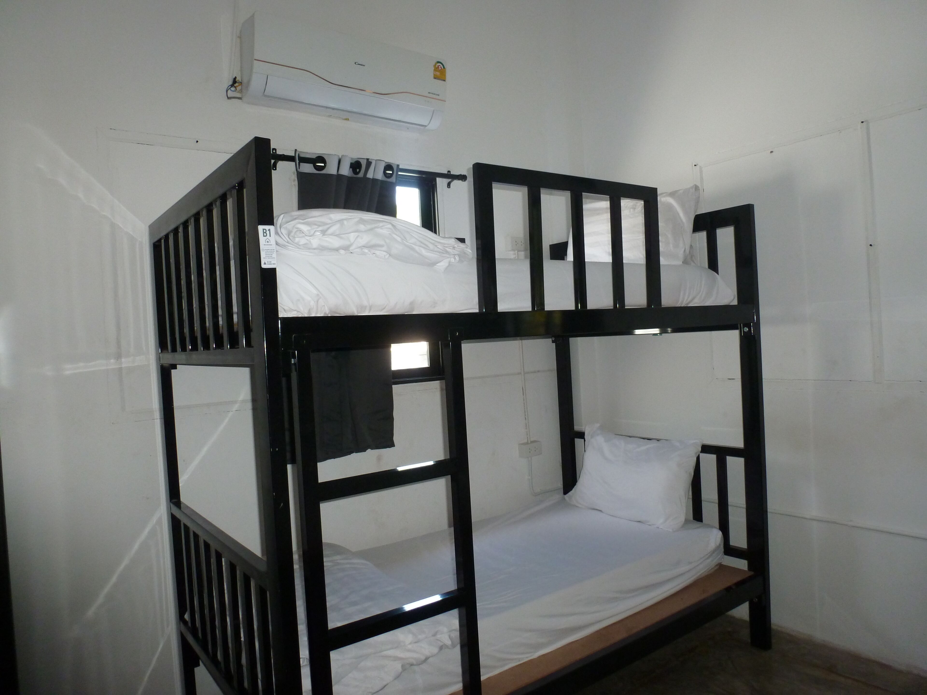 6-Bed Female Dormitory Room | Free WiFi