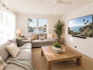 Living area - Broadwater Paradise – Canal Views & Beaches (Runaway Bay)