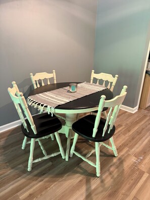 Dining - 3-bed/1-bath Home in charming Pegram - TriStar Tribe Country Cottage (Pegram)