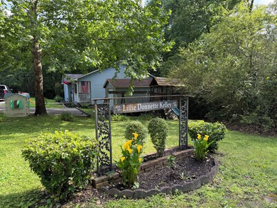 3-bed/1-bath Home in charming Pegram - TriStar Tribe Country Cottage