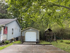 Exterior - 3-bed/1-bath Home in charming Pegram - TriStar Tribe Country Cottage (Pegram)