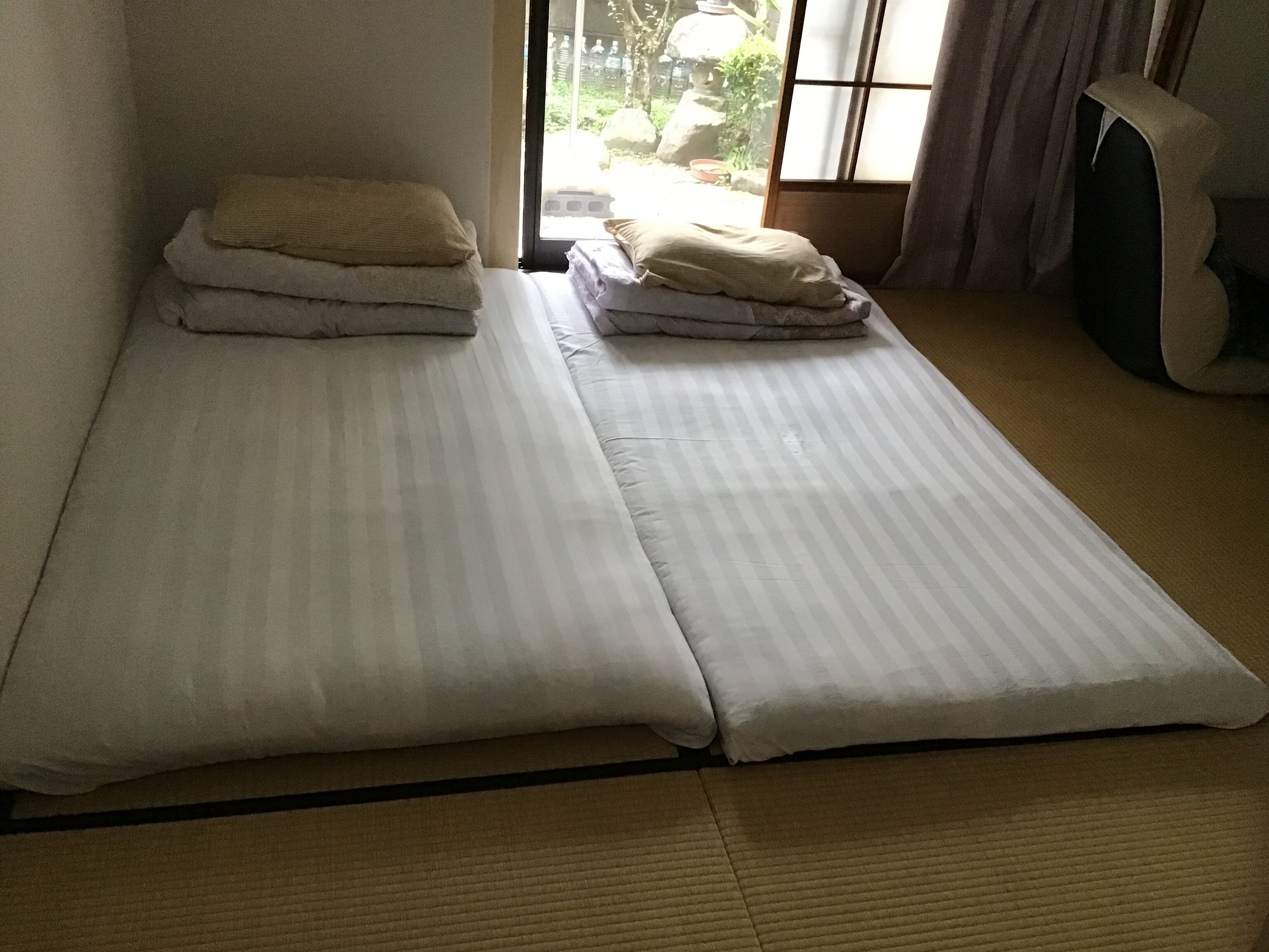 Basic-Doppelzimmer, Blick auf den Innenhof | Kostenloses WLAN