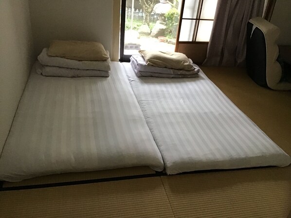 A room with a bed, a window, and a television. - Chatamago (Nagasaki)