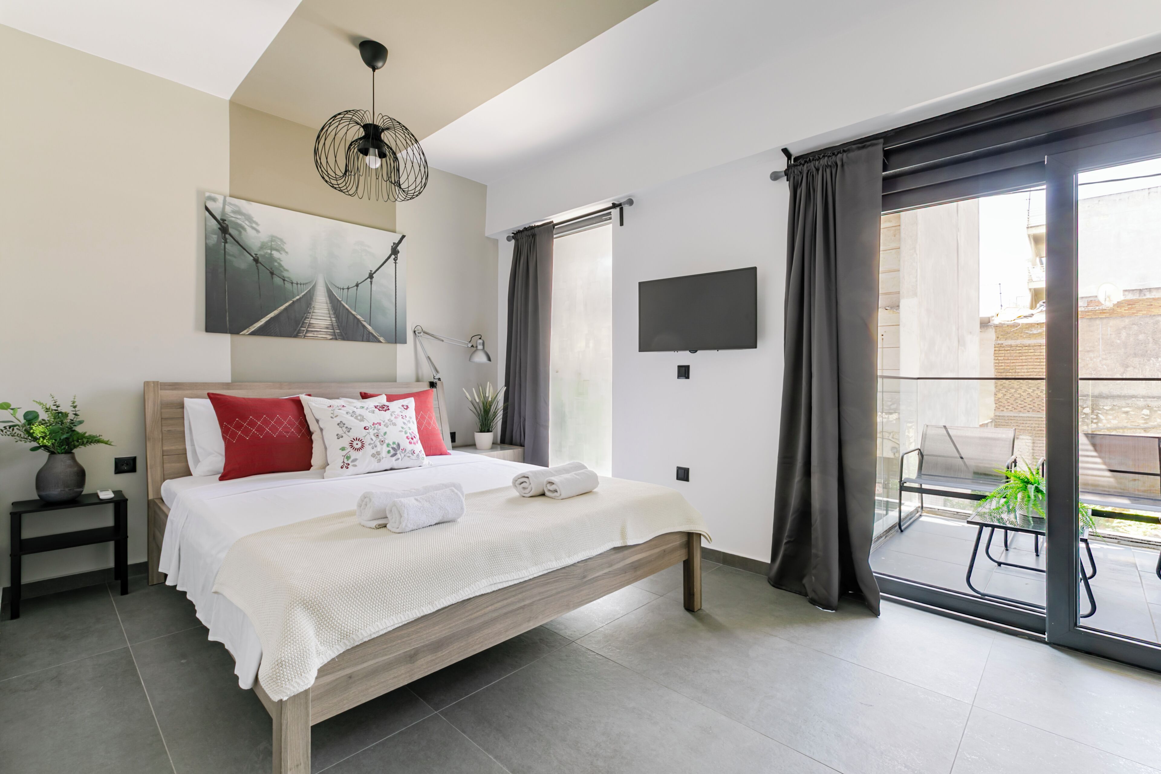 Estudio, 1 cama Queen size, cocineta, vista a la ciudad | Sábanas de algodón egipcio y ropa de cama de alta calidad 