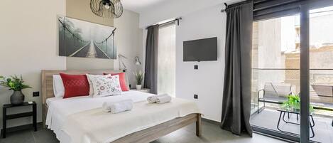 Studio, 1 Queen Bed, Kitchenette, City View | Egyptian cotton sheets, premium bedding, individually decorated
