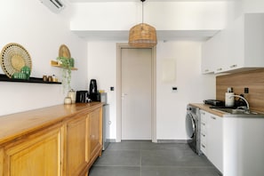 Studio, 1 Queen-Bett, Kochnische, Stadtblick | Eigene Küche | Espressomaschine, Mini-Kühlschrank, Mikrowelle, Herdplatte
