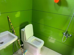 Bathroom - Aashiana Plantation Retreat-HOME STAY An Eco-friendly farmstay in  coffee estate (Nedumkarana)