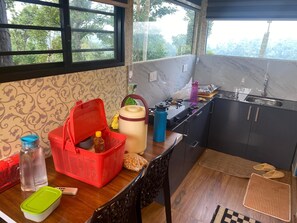 Private kitchen - Aashiana Plantation Retreat-HOME STAY An Eco-friendly farmstay in  coffee estate (Nedumkarana)