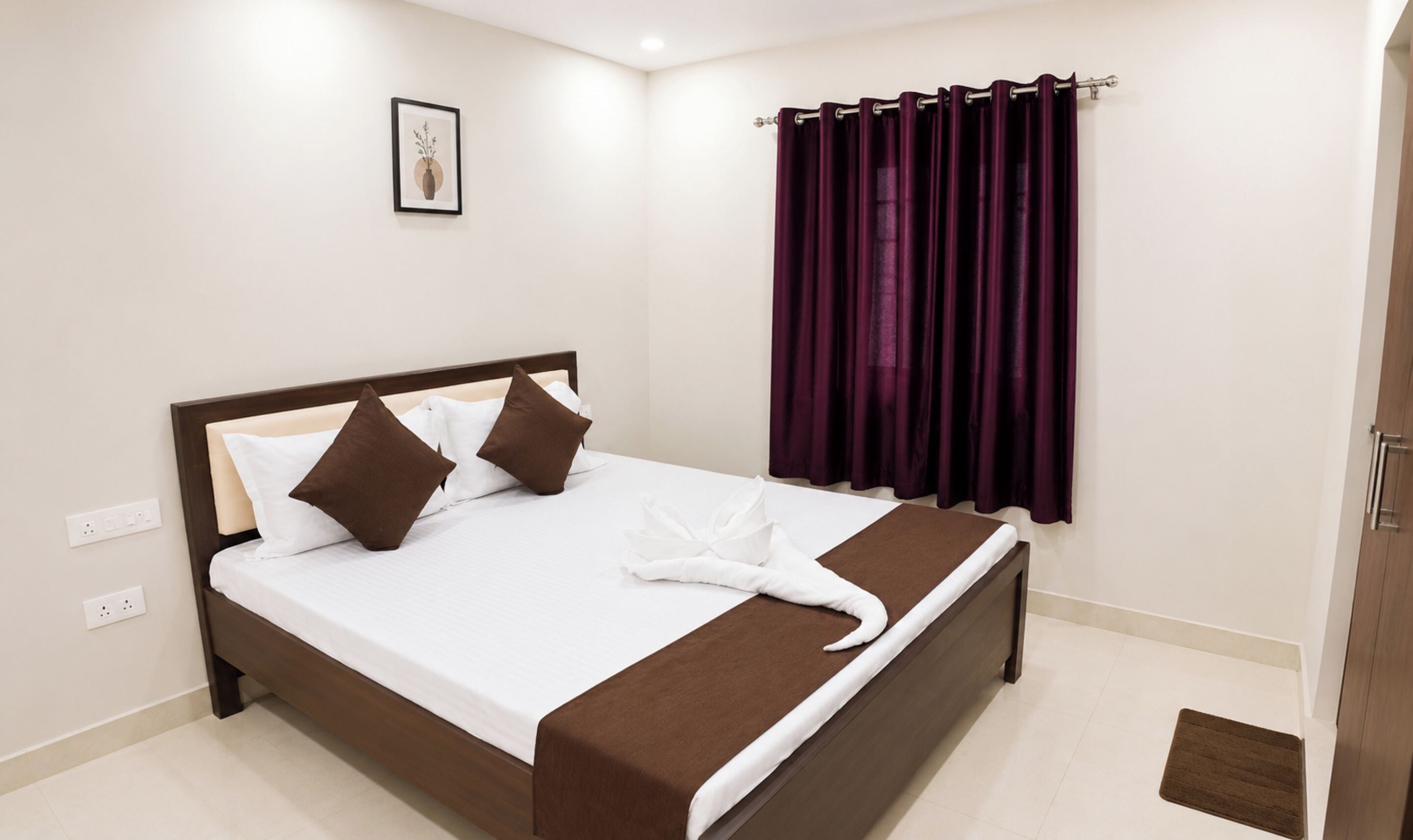 Deluxe Double Room, Berbilang Katil, Penyaman udara | Peralatan tempat tidur hipoalergenik, meja, kalis bunyi, Wi-fi percuma 