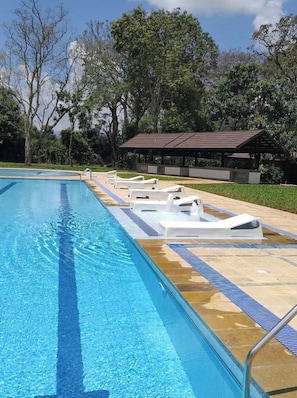 Outdoor pool - Outspan Hotel Nyeri (Nyeri)