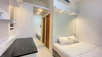 Standard Double Room | Desk, laptop workspace, free WiFi
