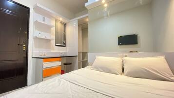 Standard Double Room | Desk, laptop workspace, free WiFi