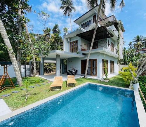 Villa White Homes