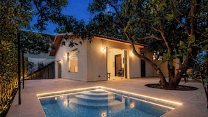 A modern house with a swimming pool, a staircase, and a tree. - Sylvaara Suites by ELIVAAS Jim Corbett (Ramnagar)