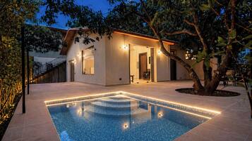 Deluxe Cottage | Pool