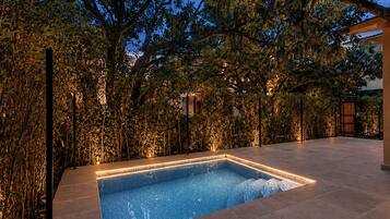 Deluxe Cottage | Pool | Outdoor pool