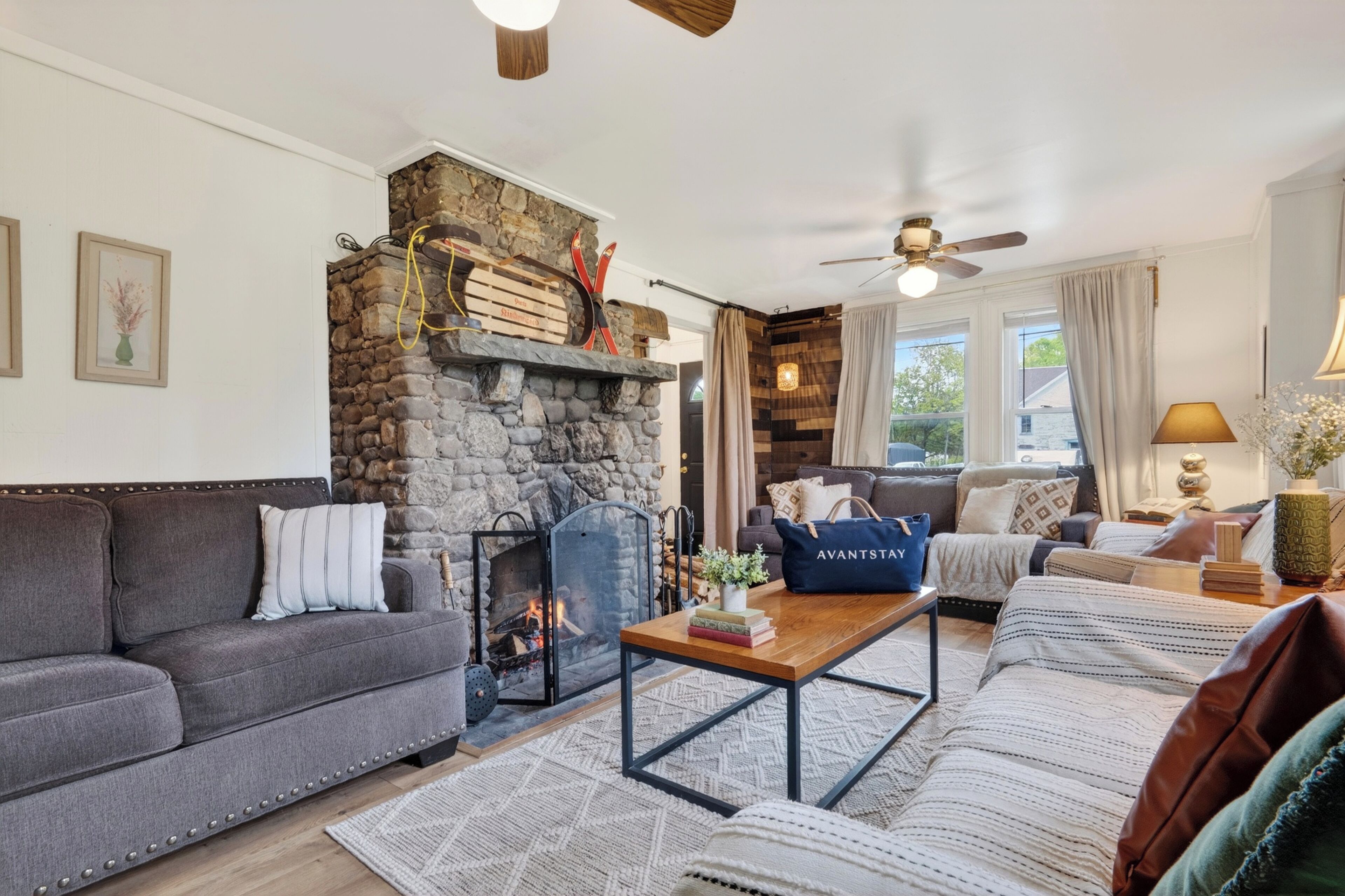Smart TV, fireplace
