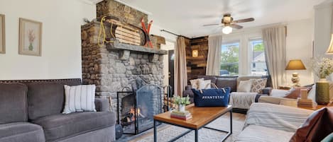 Smart TV, fireplace