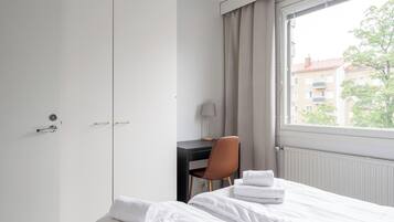 Apartamento Confort, 1 habitación, balcón, vistas al patio | Escritorio, espacio para trabajar con un portátil, cortinas opacas
