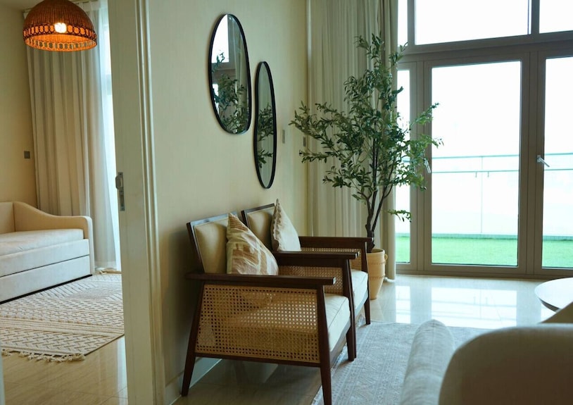 Bright 3br Duplex With Beach & City Views - Abu Dhabi