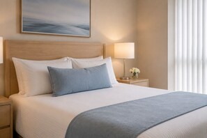 Iron/ironing board, WiFi, bed sheets - Modern 1BR with Extra Space ⏤ A City Suite in the Heart of Downtown Toronto! (Toronto)