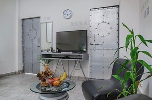 Chemical Room | Living area | 119-cm flat-screen TV with digital channels - Fun Factory (Ranchi)