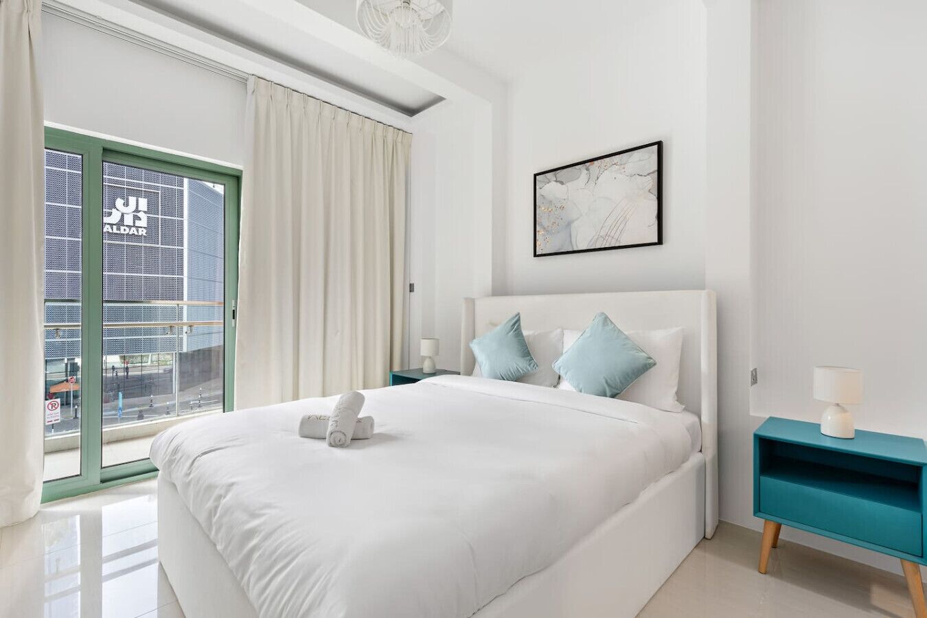 Iron/ironing board, WiFi, bed sheets