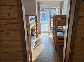 1 bedroom, bed sheets - Vacation apartment for groups of up to 12 people, 110 m² (Inzell)