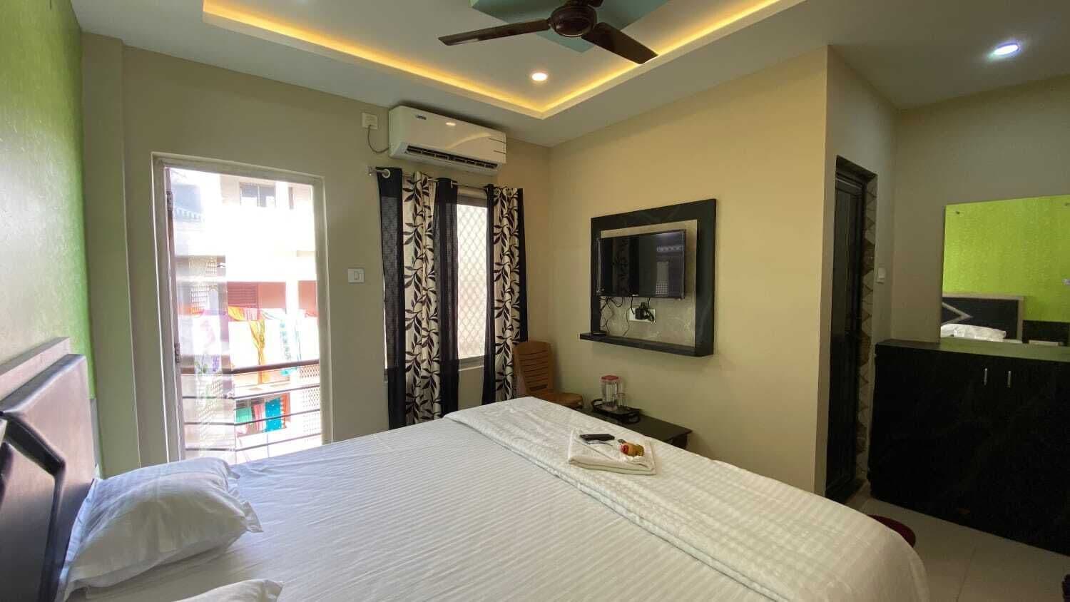 Desk, iron/ironing board, free WiFi