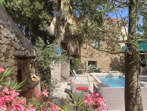 Charming old stone farmhouse between sea and lake mountains