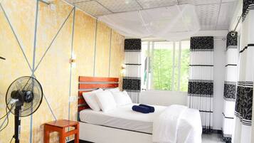 Family Room, Balcony | Desk, laptop workspace, free WiFi