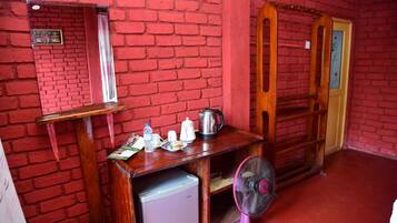 Deluxe Double Room, Balcony, Mountain View | Interior