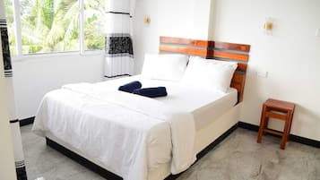 Family Room, Balcony | Desk, laptop workspace, free WiFi