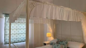 2 bedrooms, iron/ironing board, Internet, bed sheets