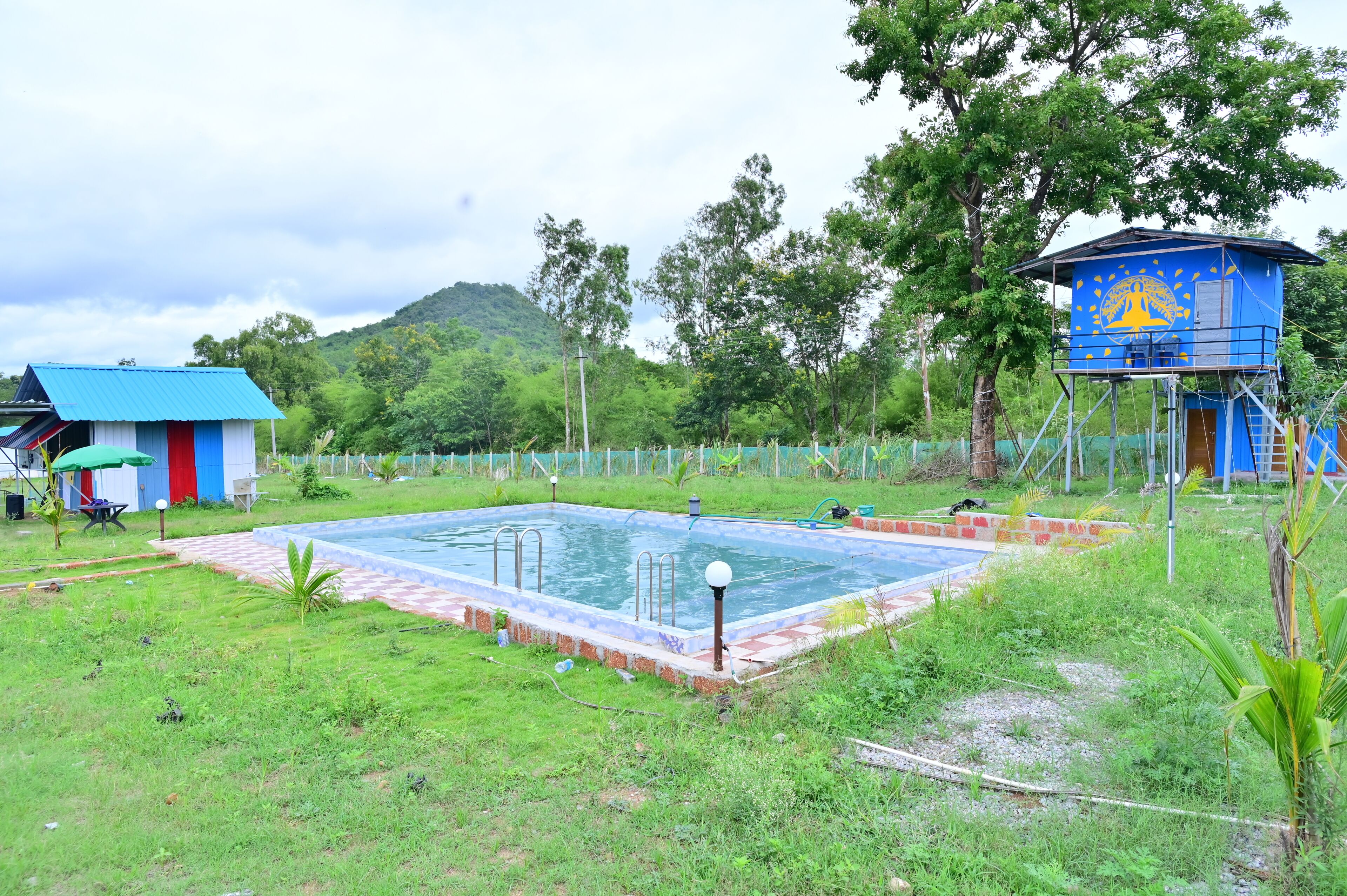 2 outdoor pools