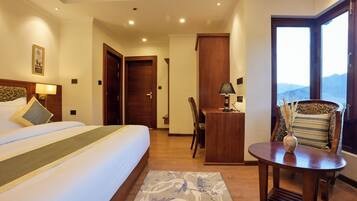 Familien-Suite, 1 King-Bett und Schlafsofa, Bergblick
