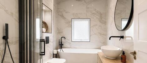 Shower, hair dryer, towels